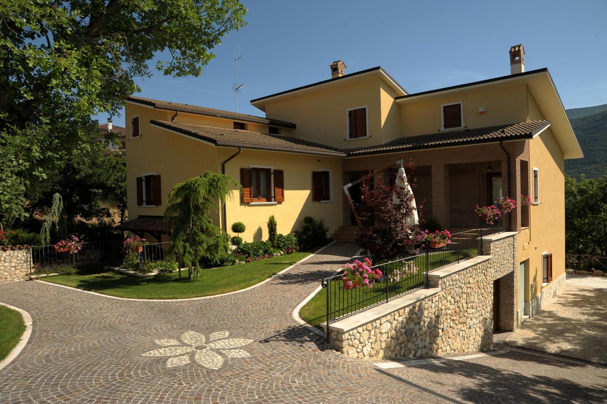 Affittacamere Fule Fontecchio ภายนอก รูปภาพ